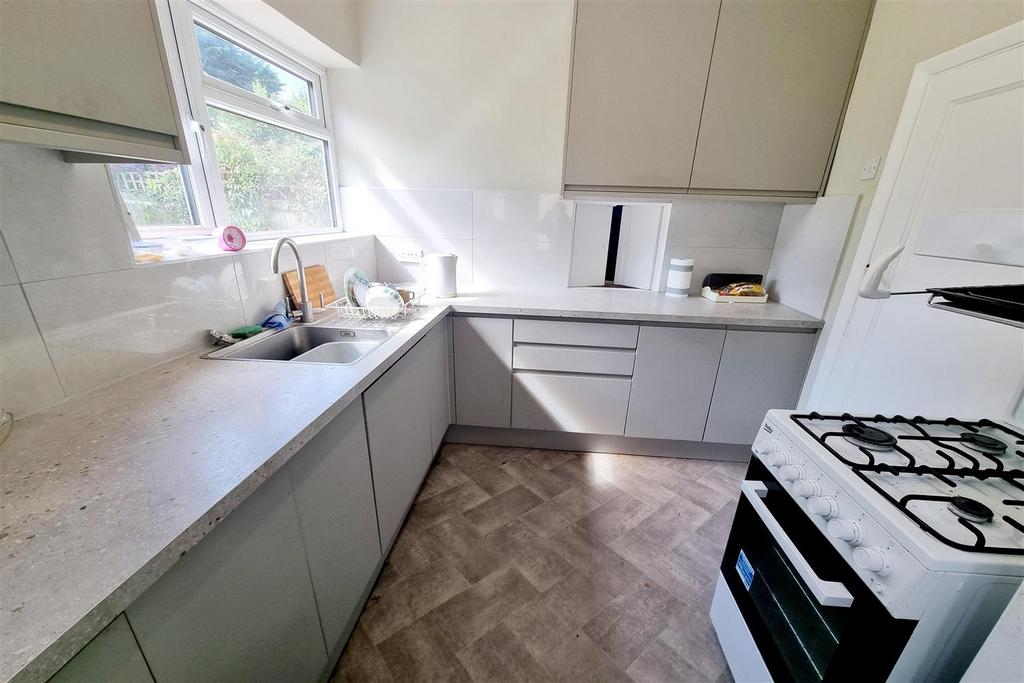 Fitted kitchen: