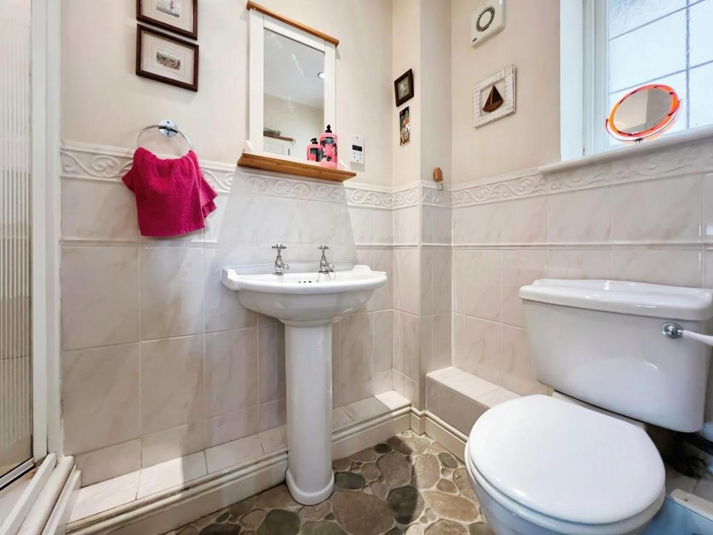 B0dd5bc9-bathroom.jpg