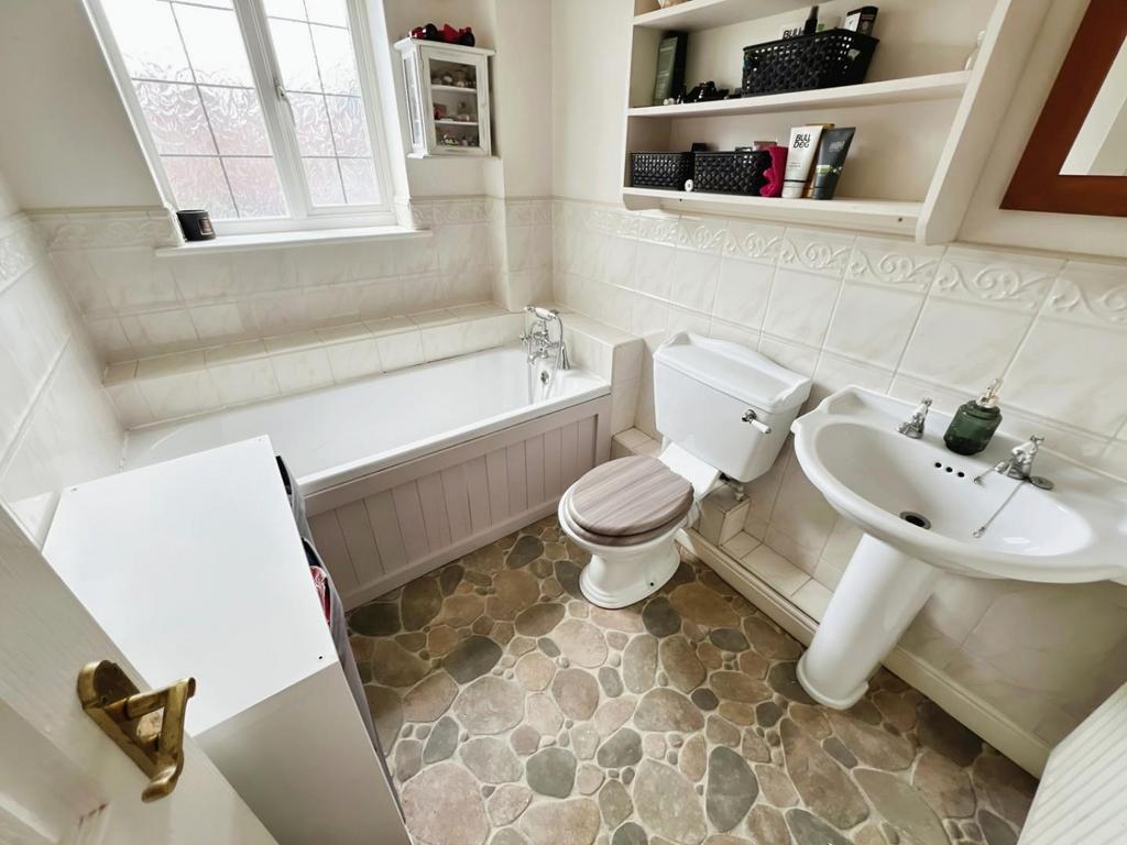 3be59372-main 20bathroom.jpg