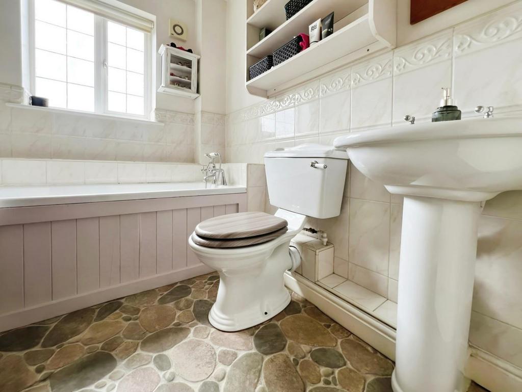 8d3268cd-main 20bathnroom 202.jpg