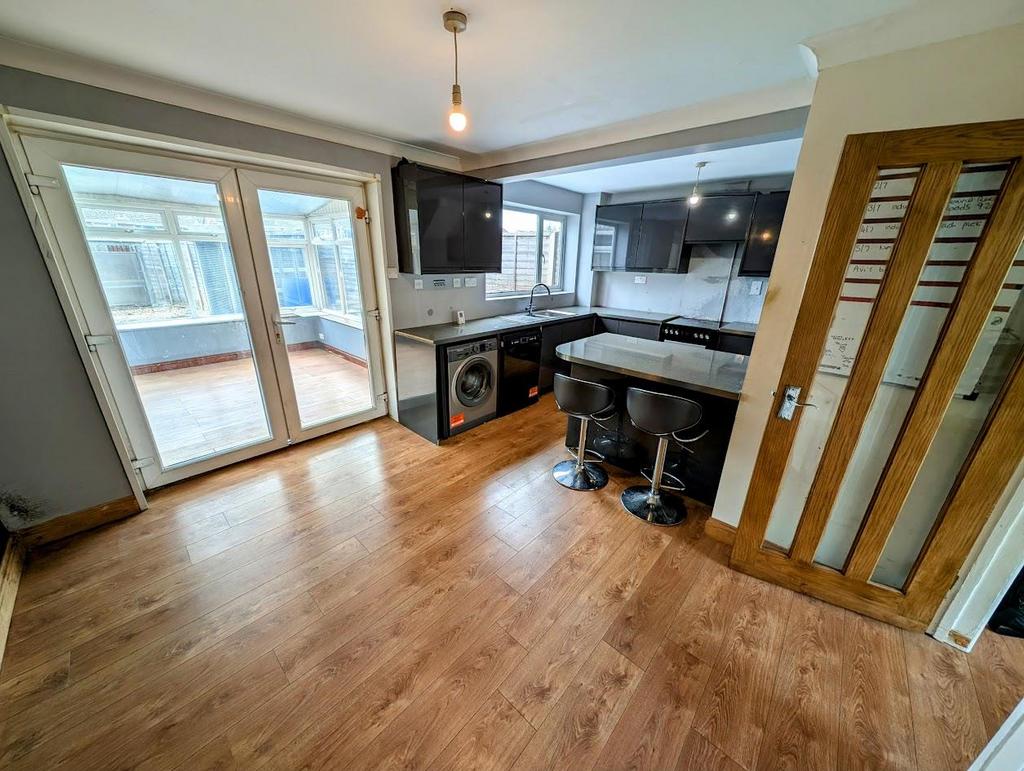 75 Cherington dining area.jpg