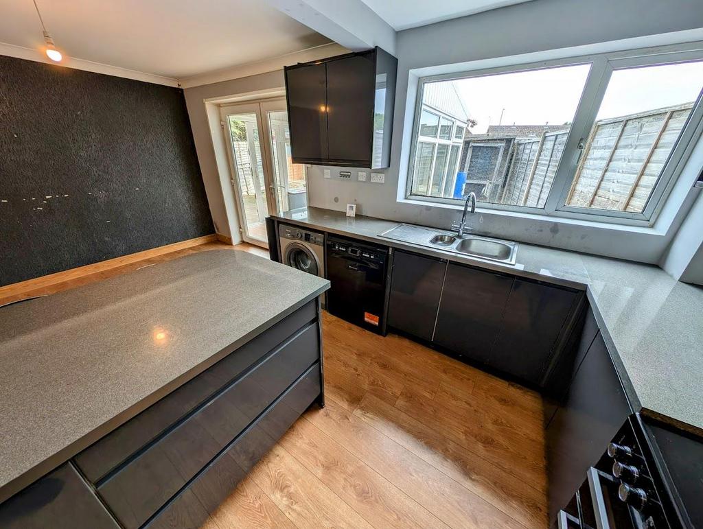 75 Cherington kitchen 1.jpg
