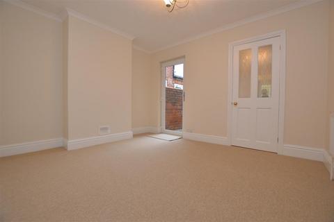 3 bedroom detached house to rent, Kings Road