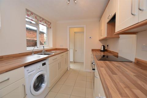 3 bedroom detached house to rent, Kings Road