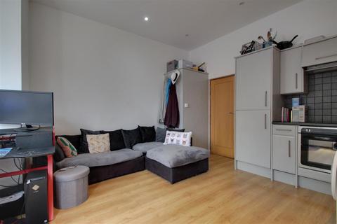 Flat 1, 47 Warwick Gardens, Worthing, BN11 1PF