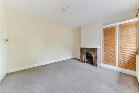 3 bedroom maisonette to rent, Coulsdon Road, Coulsdon