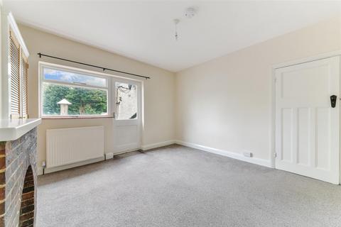 3 bedroom maisonette to rent, Coulsdon Road, Coulsdon