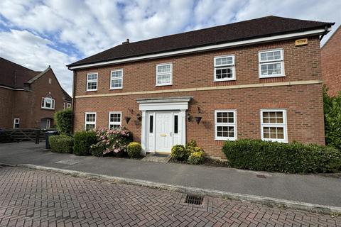 5 bedroom detached house to rent, Creswell, Hook RG27