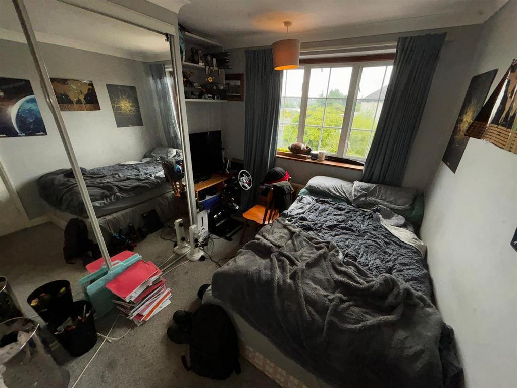Bedroom 4.jpg