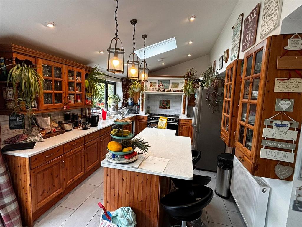 Kitchen 2.jpg