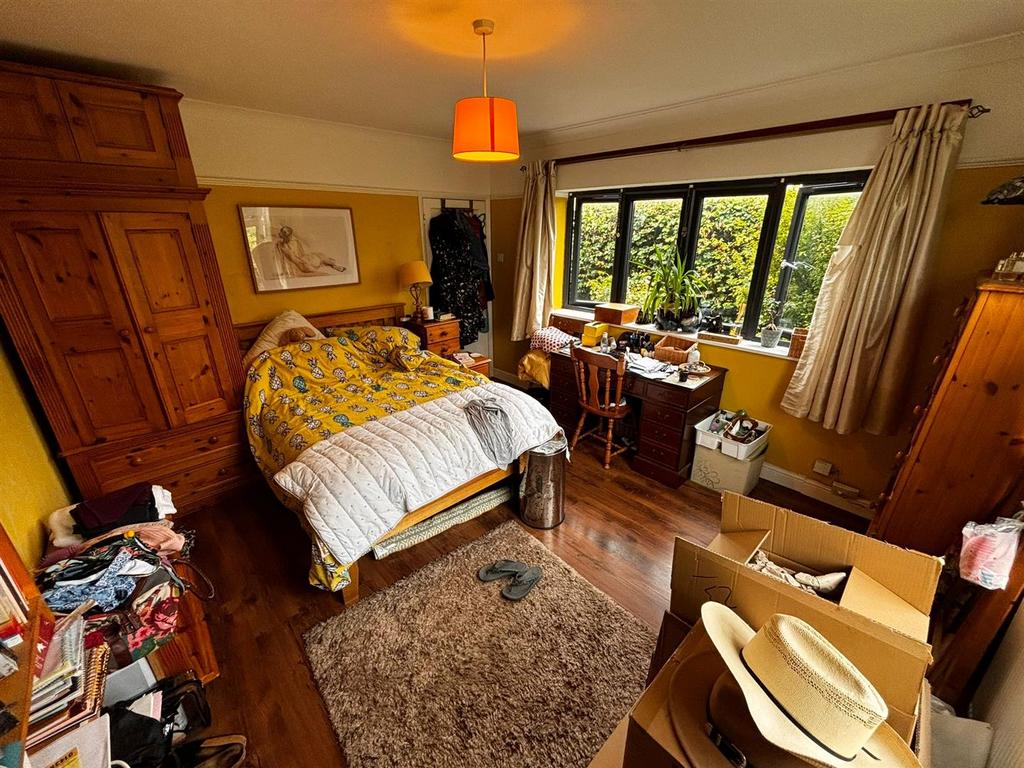 Bedroom 1.jpg