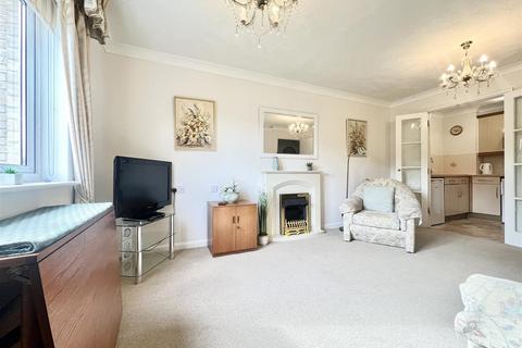 1 bedroom flat for sale, Malborough Court, Cranley Gardens, Wallington