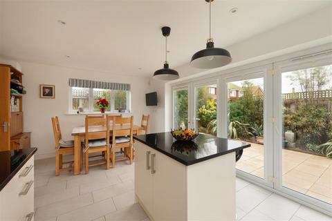 3 bedroom detached house for sale, Foxdene Road, Seasalter, Whitstable