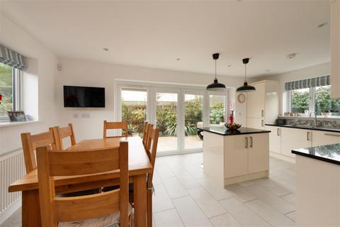 3 bedroom detached house for sale, Foxdene Road, Seasalter, Whitstable