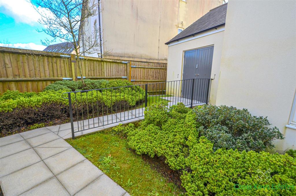 Parking &amp; Gardens