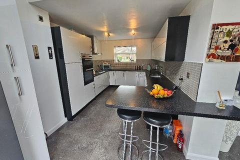 3 bedroom semi-detached house for sale, Forest View, Ollerton, NG22