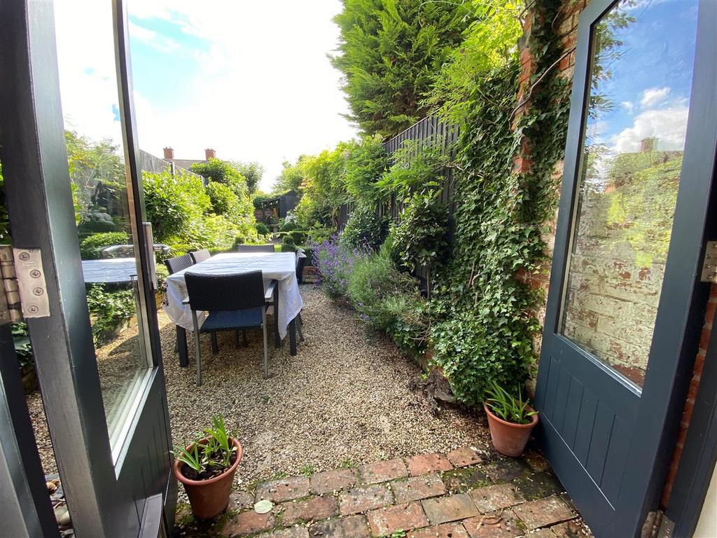 Long Garden.jpg