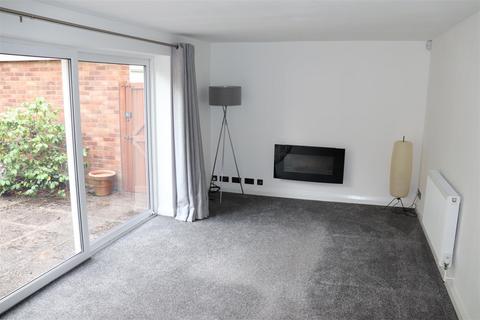 2 bedroom semi-detached house to rent, Fallowfield Road, Walsall