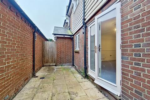 2 bedroom house to rent, The George Mews, Hailsham