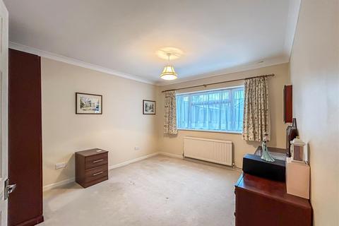 117 Burnham Road, Hullbridge, Hockley, SS5 6HQ