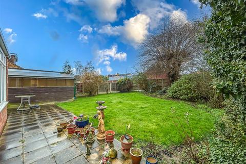 2 bedroom detached bungalow for sale, Burnham Road, Hockley SS5