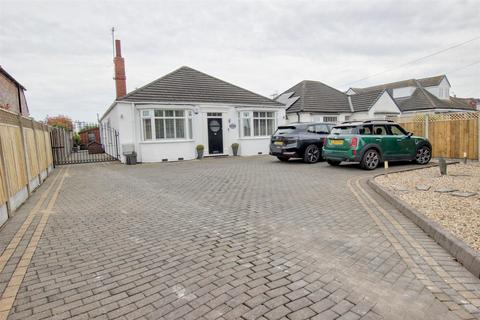 5 bedroom detached bungalow for sale, Hull Bridge Road, Beverley