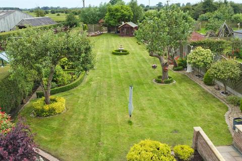 5 bedroom detached bungalow for sale, Hull Bridge Road, Beverley