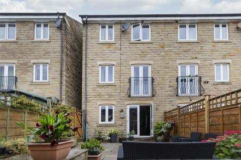 4 bedroom townhouse for sale, Plover Road, Lindley, Huddersfield