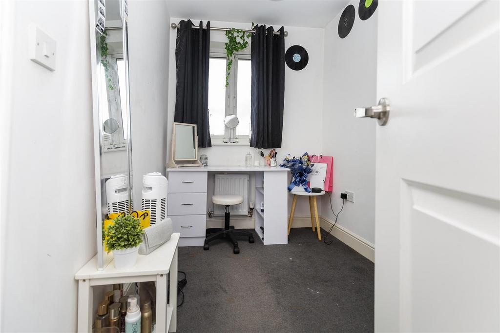 Bramleys Estate Agents - Plover Road - Lindley (19