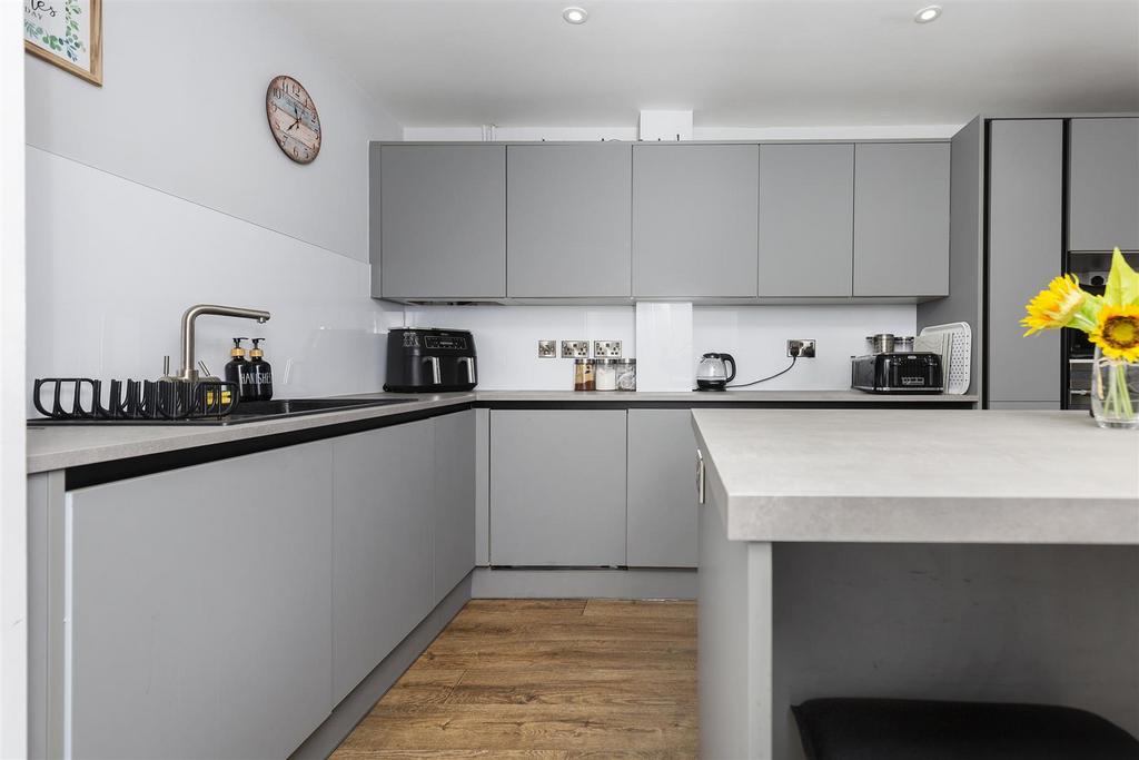 Bramleys Estate Agents - Plover Road - Lindley (6)