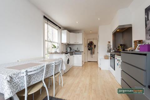 Studio to rent, The Vale, London