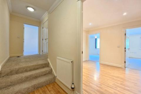 2 bedroom apartment to rent, Regency Court, Grove Lane, Hale