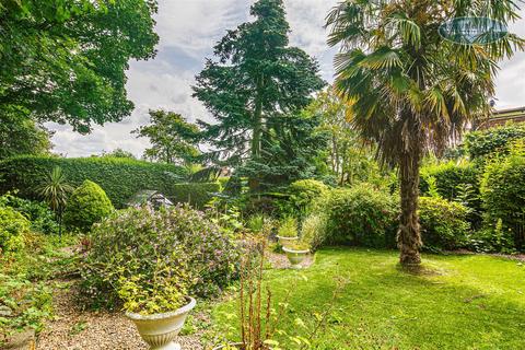 408 Halifax Road, Grenoside, Sheffield, S35 8PA