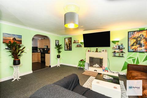 3 bedroom end of terrace house for sale, Dart Walk, Winsford