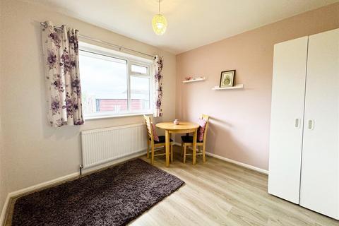 13 Beechfield Avenue, Skelmanthorpe, Huddersfield, HD8 9BZ