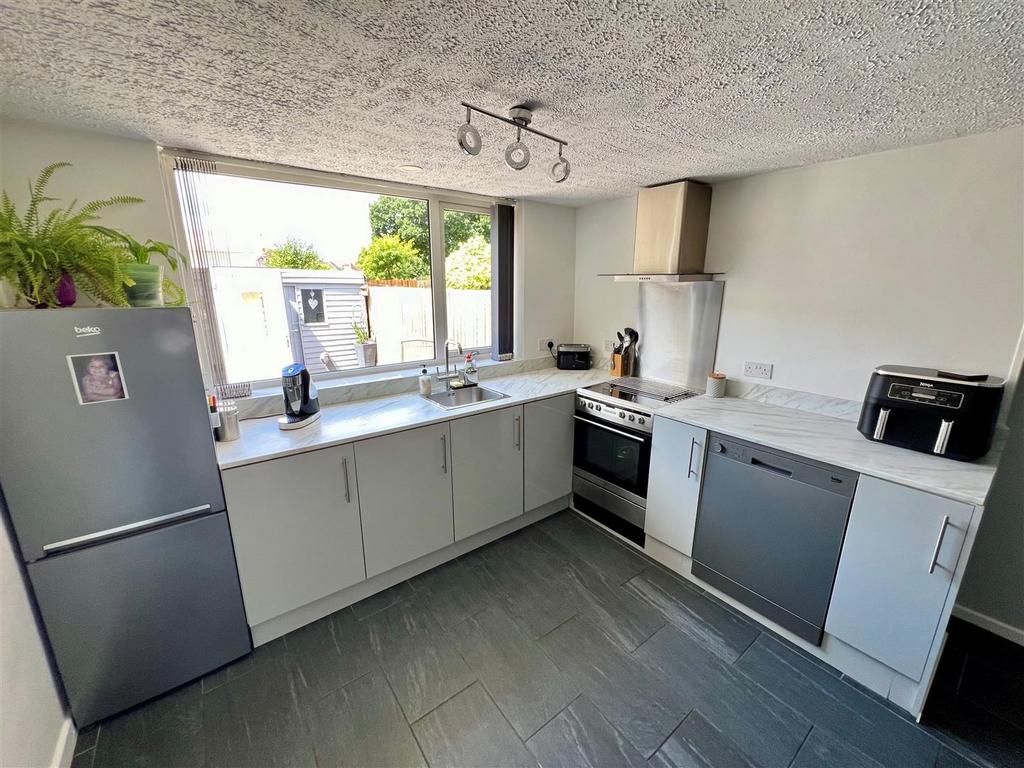 CR25 Kitchen.jpg