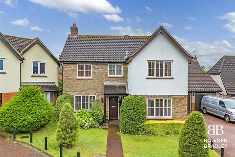 4 bedroom detached house for sale, Peel Place, Clayhall