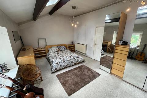 46 Bury Road, Edenfield, Bury, BL0 0ET