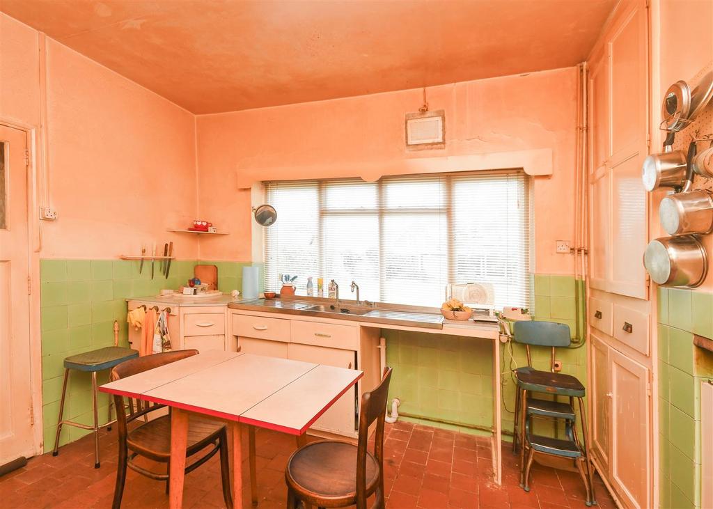 45 Yew Tree Lane - Kitchen (2).jpg