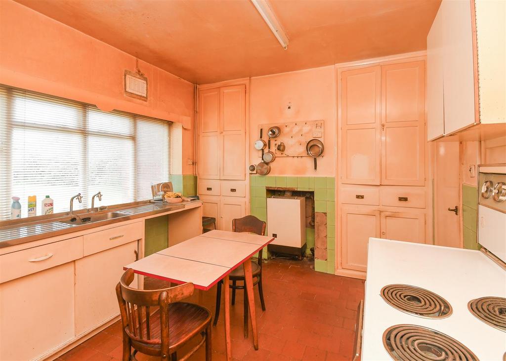 45 Yew Tree Lane - Kitchen.jpg