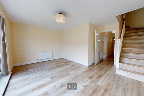 3 bedroom terraced house to rent, The Square, Loughton IG10