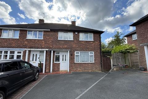 3 bedroom semi-detached house to rent, Meadow Close, Hale