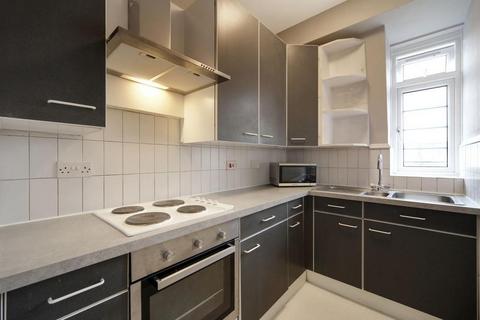 Studio to rent, Pembroke Road, Kensington W8