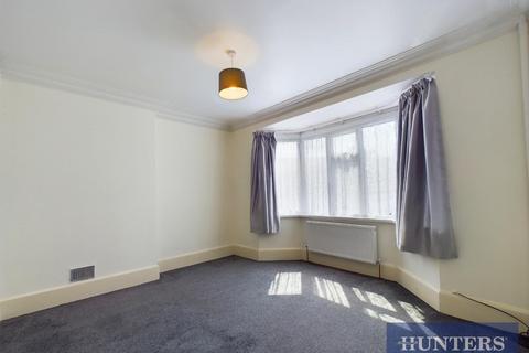 2 bedroom flat to rent, First Avenue, Bridlington