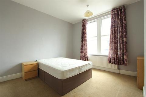 4 bedroom terraced house to rent, Hunter House Road, Sheffield, S11 8TU