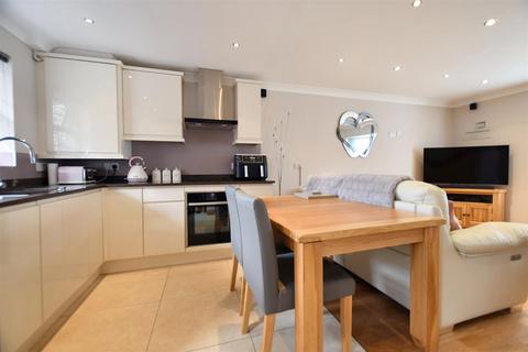 2 bedroom end of terrace house for sale, North Road, Cardigan