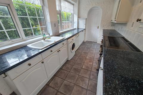 5 bedroom terraced house to rent, Whelley, Wigan