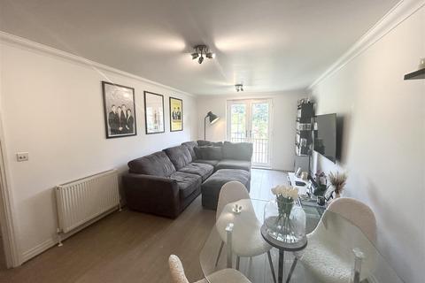 1 bedroom flat for sale, London Road, Bushey WD23