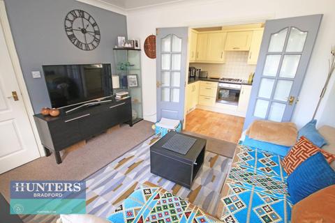 2 bedroom flat for sale, Holland Park Daisy Hill, Bradford, West Yorkshire, BD9 6AF