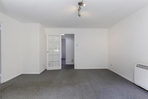 47 Dunnymans Road, Banstead, SM7 2BZ